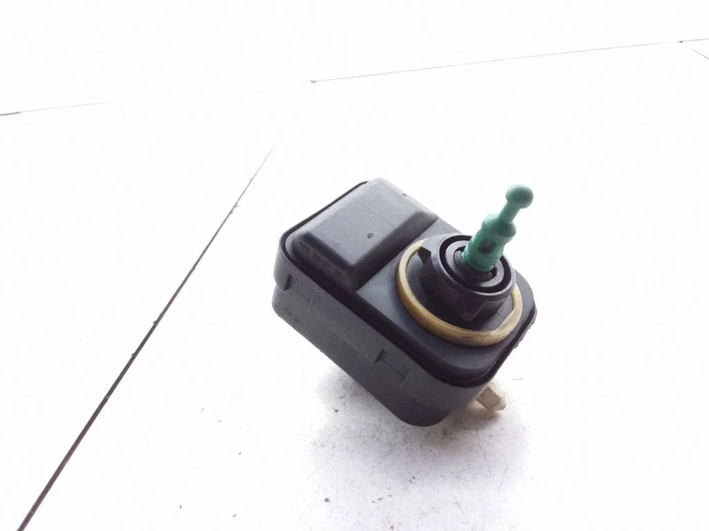 Lukturu augstuma regulēšanas motoriņš – Volvo S80 (1999-2003)