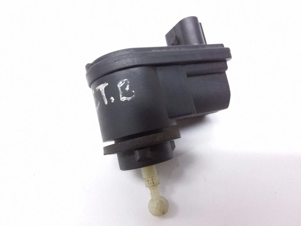 Headlight level adjustment motor – Opel Vectra B (1996-2002)