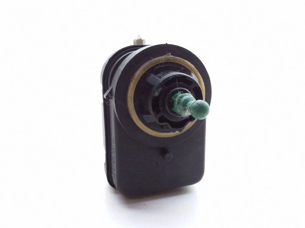 Headlight level adjustment motor 7700840141