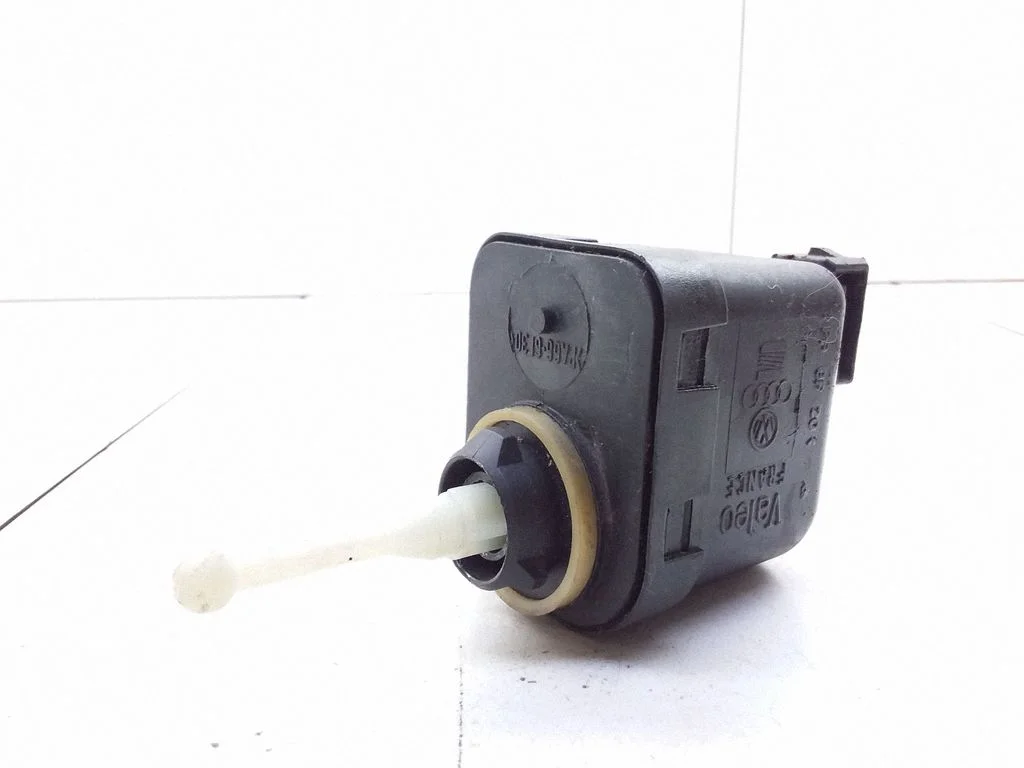 Headlight level adjustment motor – Audi A4 S4 B5 8D (1994-1999)