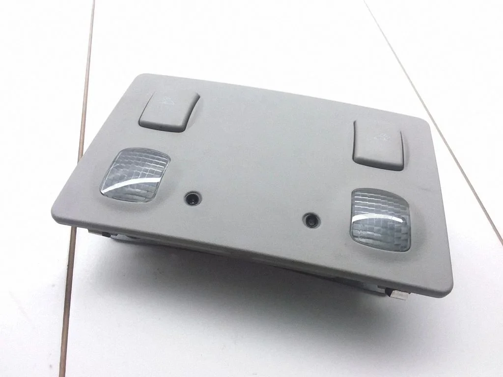 Lampka przednich siedzeń – Audi A6 Allroad C5 (1999-2005)