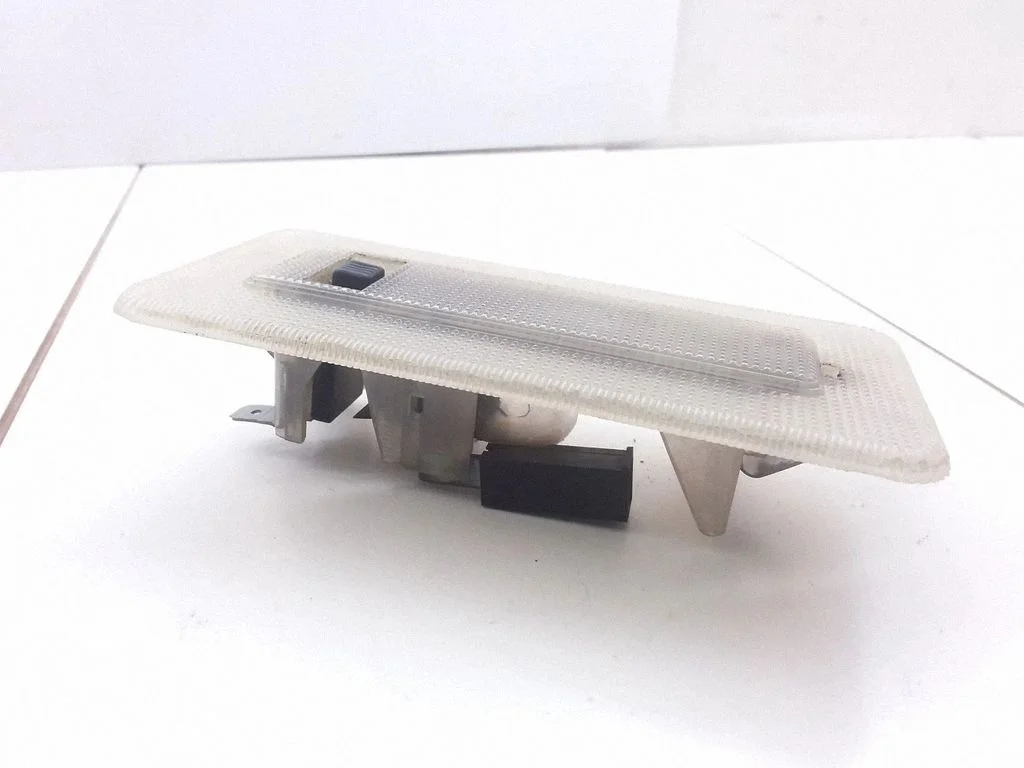Esiistmete valgustustuli 83BG13776AA – Ford Ka (1996-2008)