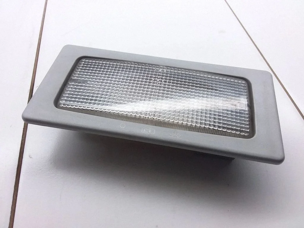 Priekšējo sēdvietu apgaismojuma lukturis – Seat Ibiza II (6k) (1999-2002)