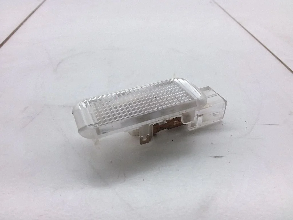 Front seat light – Volkswagen New Beetle (1998-2010)
