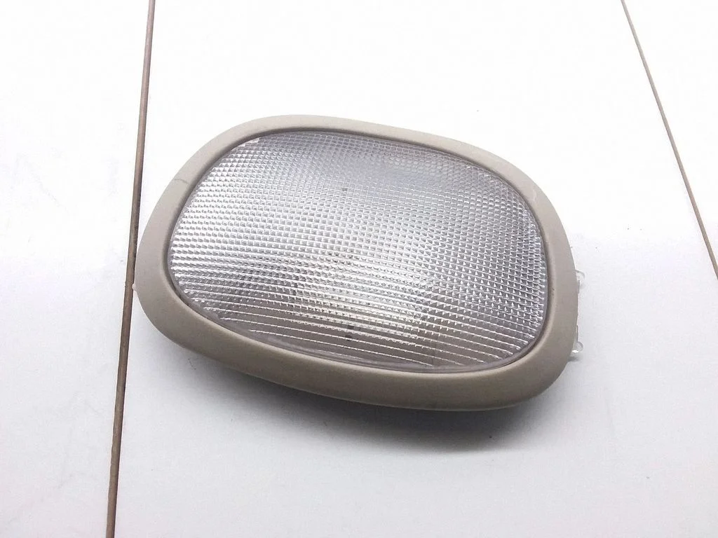 Front seat light 04685242