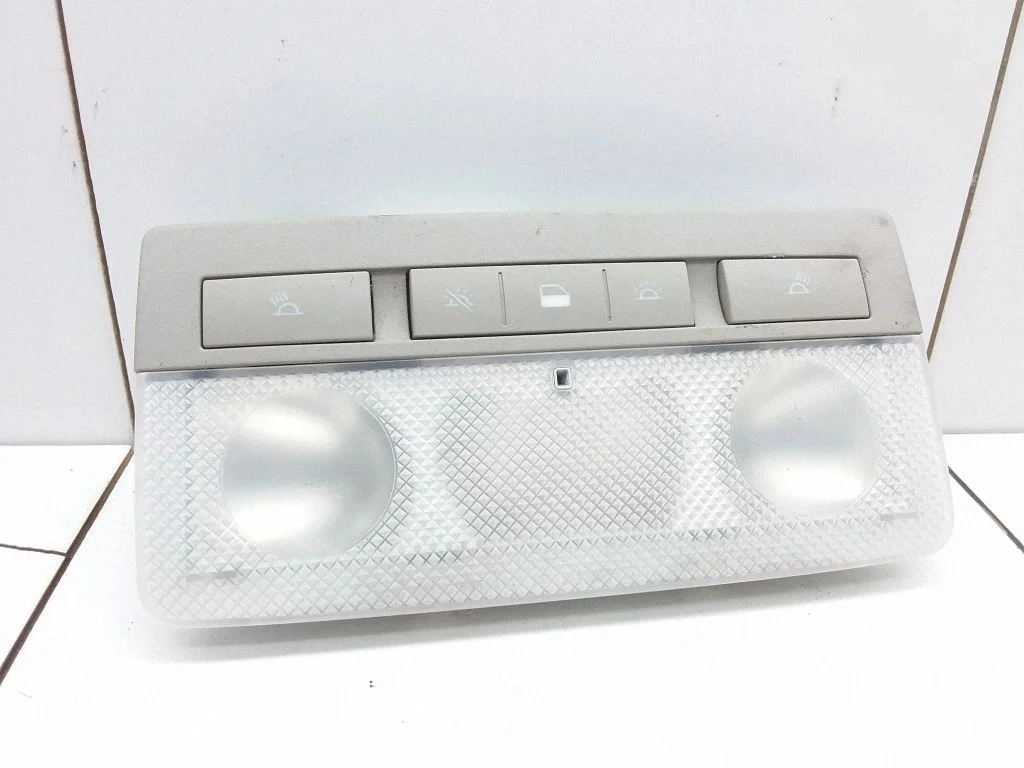 Esiistmete valgustustuli – Opel Astra H (2004-2012)