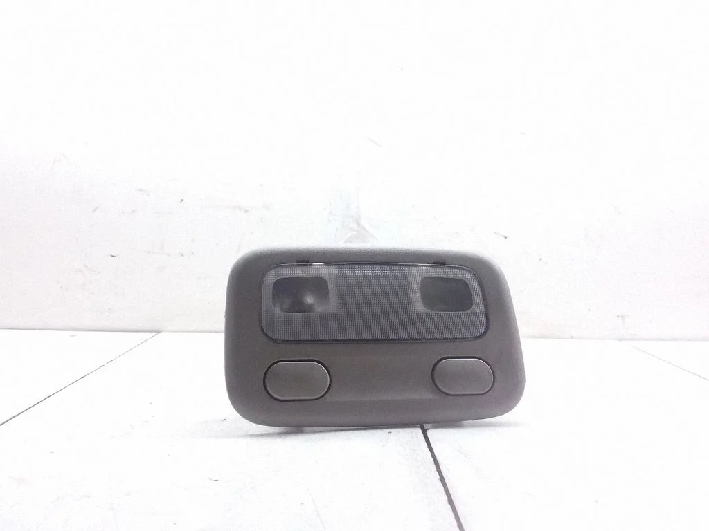 Esiistmete valgustustuli – Nissan X-Trail T30 (2001-2007)