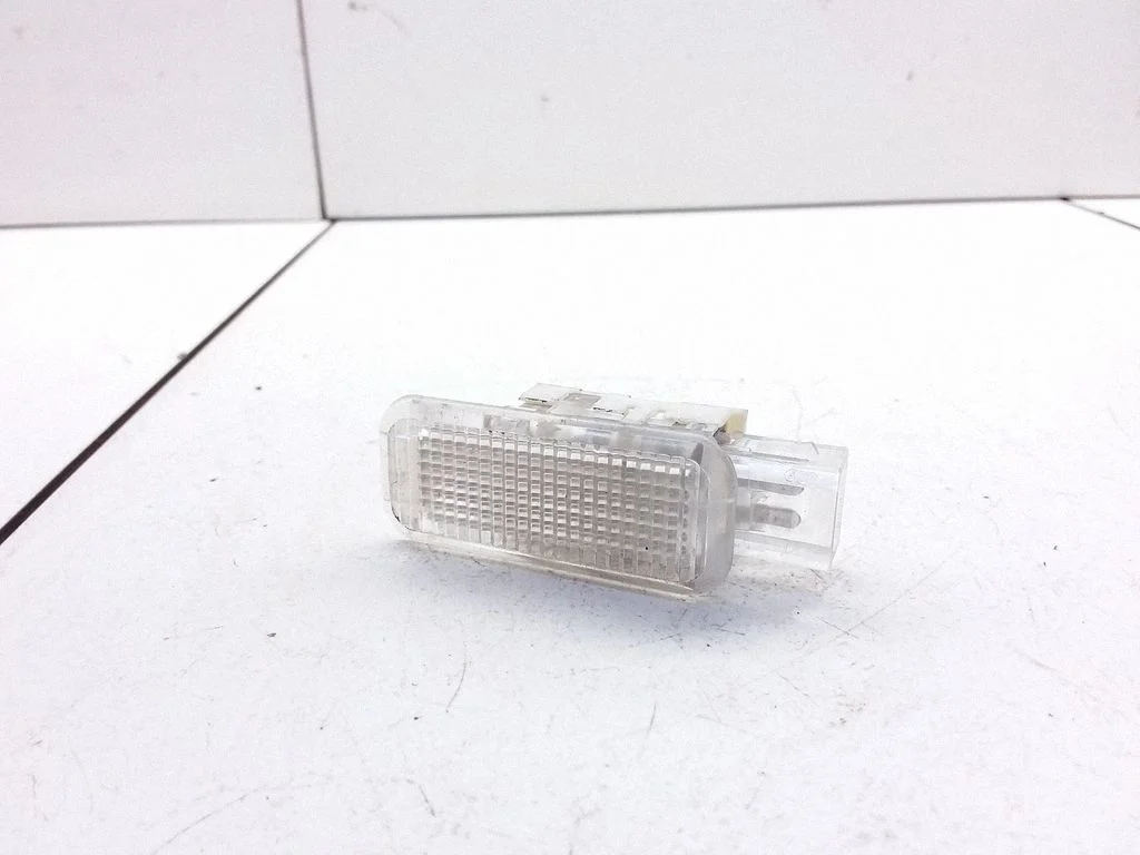 Front seat light – Audi Q7 4L (2005-2015)