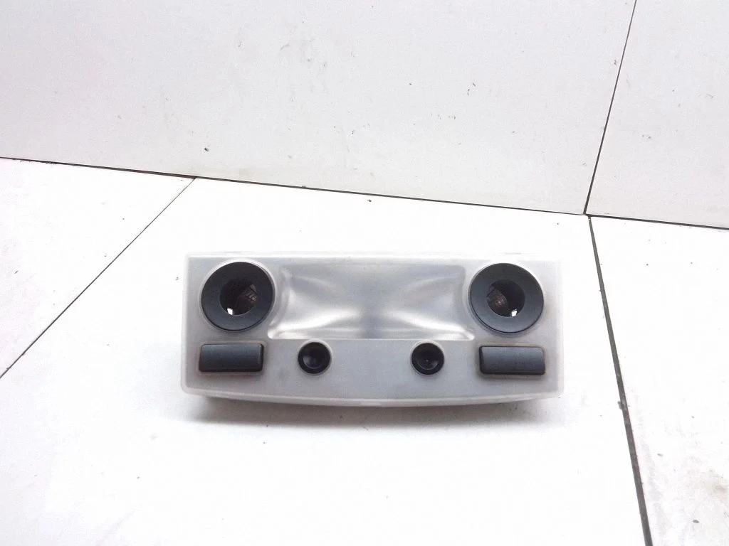 Esiistmete valgustustuli – BMW 5-seeria E60 E61 (2004-2010)