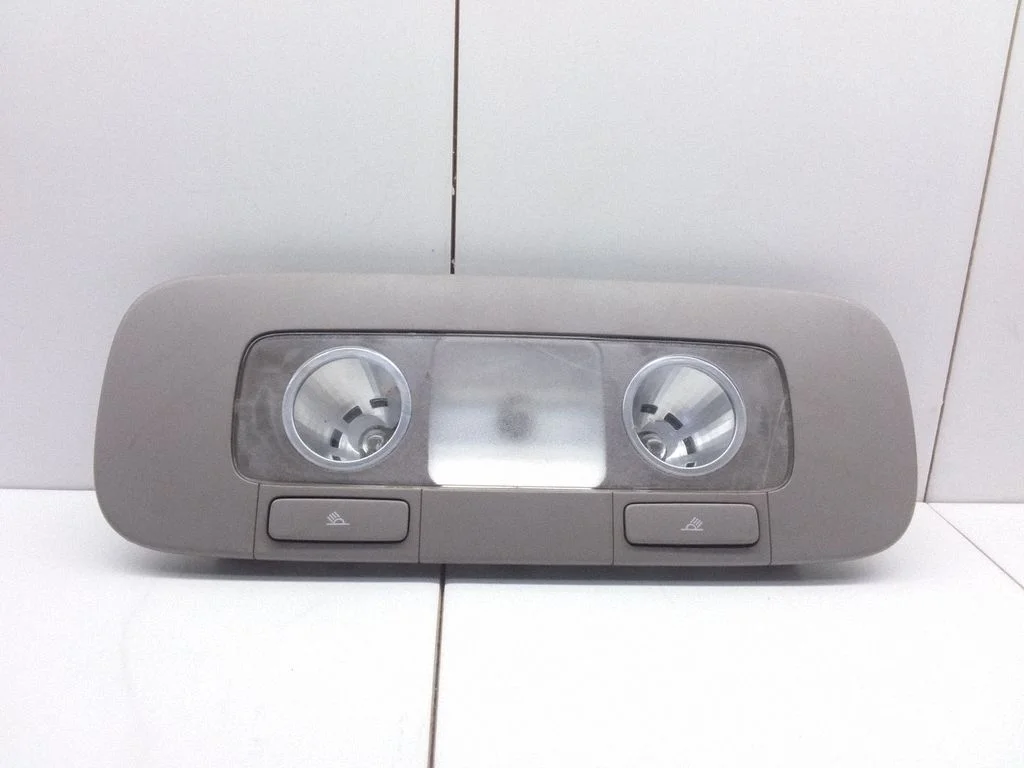 Esiistmete valgustustuli – Volkswagen Passat B6 (2005-2010)