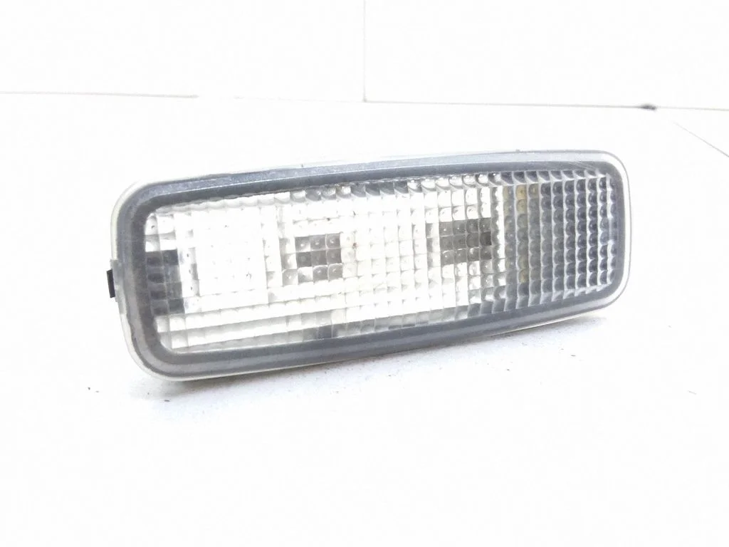 Front seat light 8L0947105A