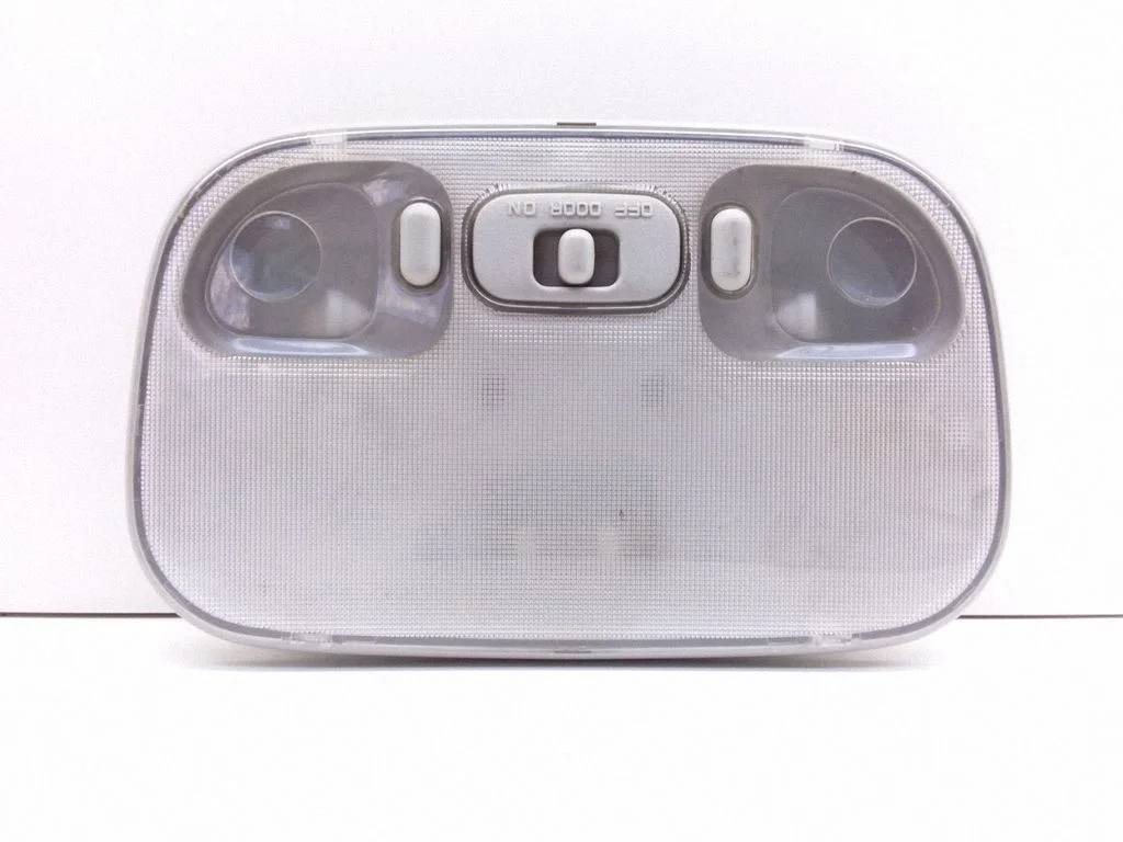 Front seat light B25F51310