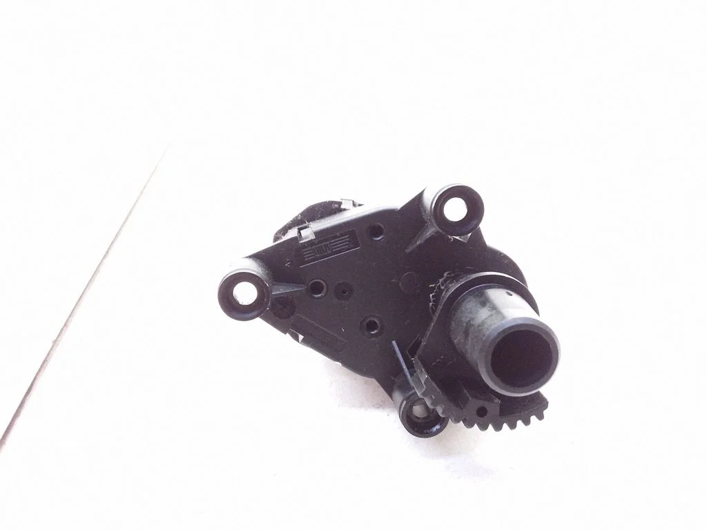 Gaisa aizvara motoriņš/aktuators YM2H19E616DA