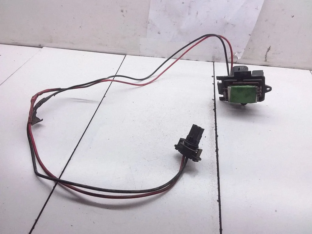 Heater blower motor/fan resistor – Opel Vivaro (2001-2014)