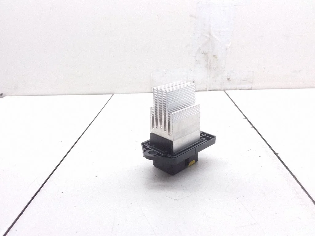 Heater blower motor/fan resistor 9A10
