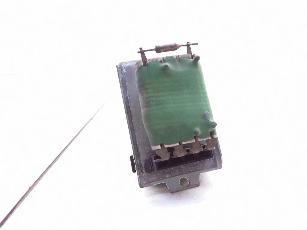 Heater blower motor/fan resistor – Volkswagen Transporter - Caravelle T4 (1991-2003)