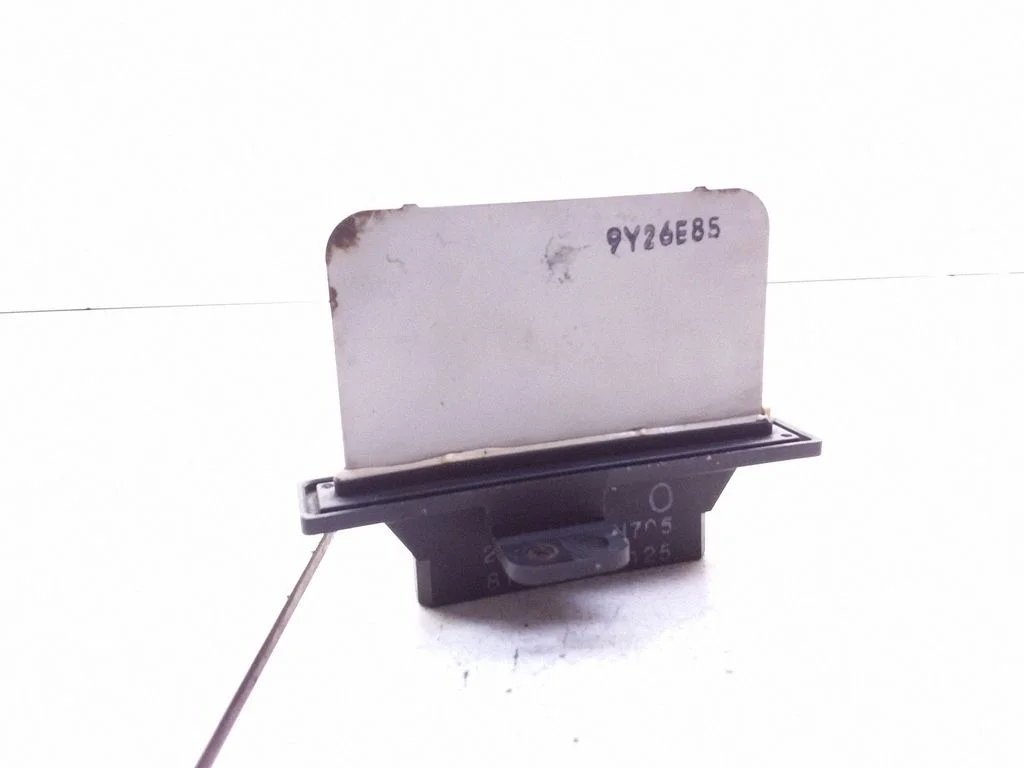 Heater blower motor/fan resistor – Nissan Almera (1995-2000)