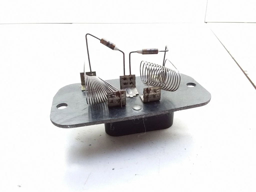 Krāsniņas ventilatora rezistors (reostats) 10148600