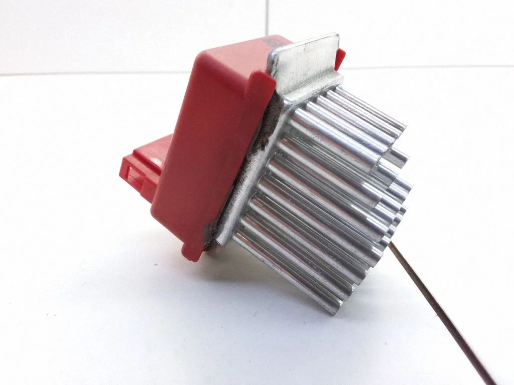 Heater blower motor/fan resistor – Audi A3 S3 8L (1996-2003)