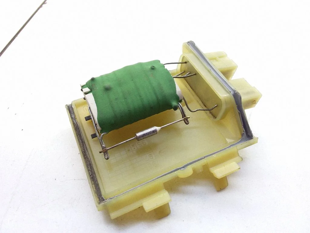 Heater blower motor/fan resistor 357959263