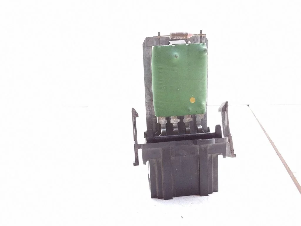 Heater blower motor/fan resistor – Volkswagen Caddy (1996-2003)