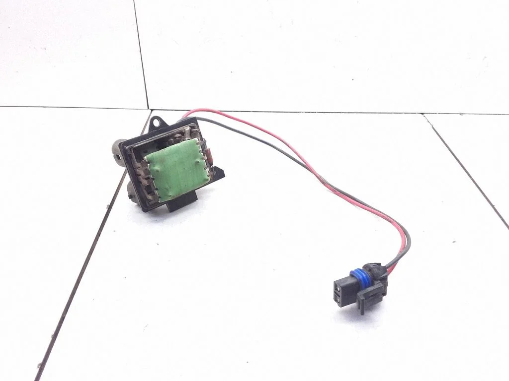 Heater blower motor/fan resistor – Renault Clio II (1998-2001)