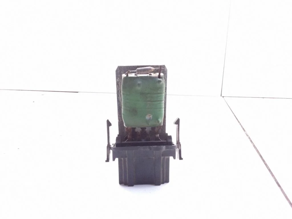 Krāsniņas ventilatora rezistors (reostats) – Volkswagen Golf III (1992-1997)