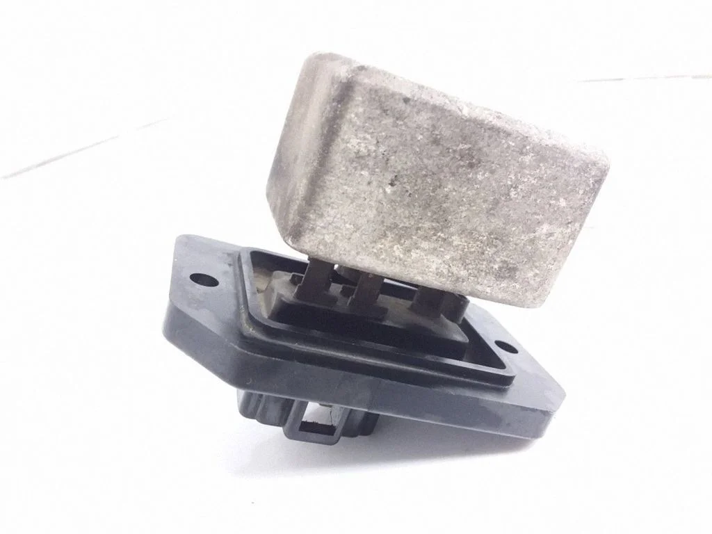 Heater blower motor/fan resistor – Mitsubishi Pajero (1991-1999)