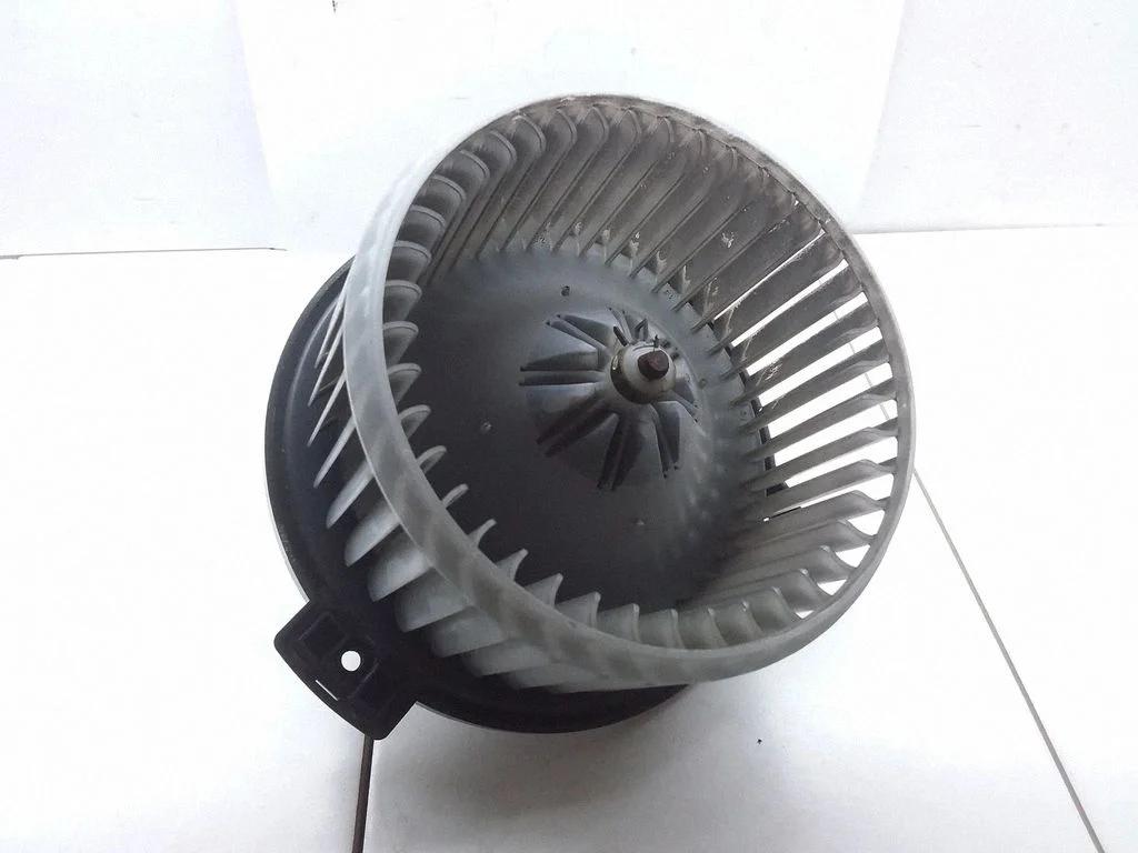 Heater fan/blower – Toyota Corolla Verso E121 (2001-2004)