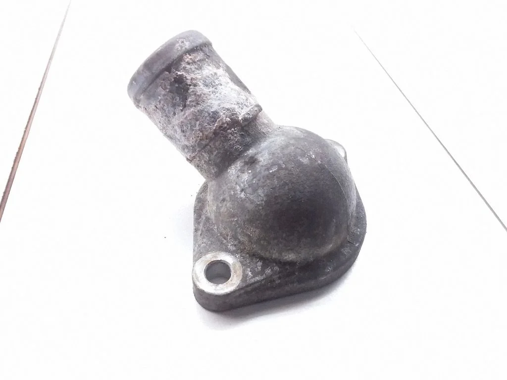 Engine coolant pipe/hose – Mitsubishi Carisma (2000-2004)