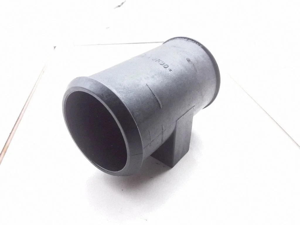 Engine coolant pipe/hose