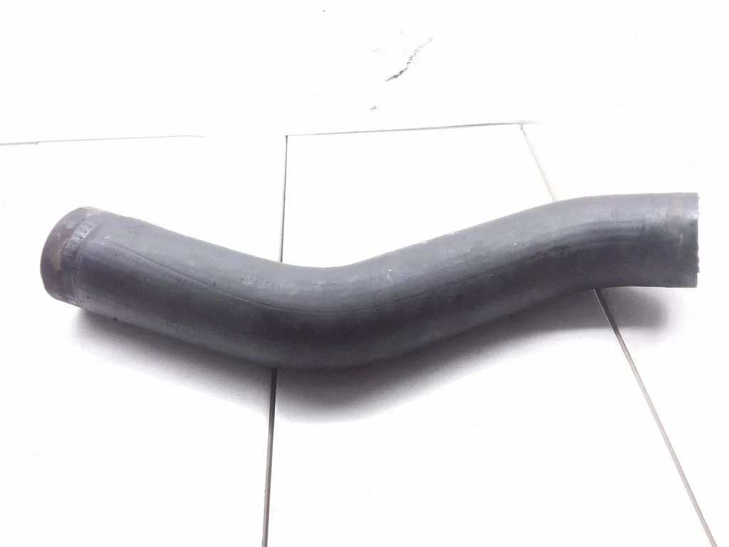 Engine coolant pipe/hose