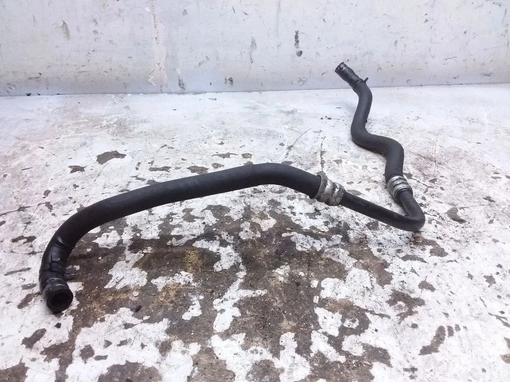 Engine coolant pipe/hose