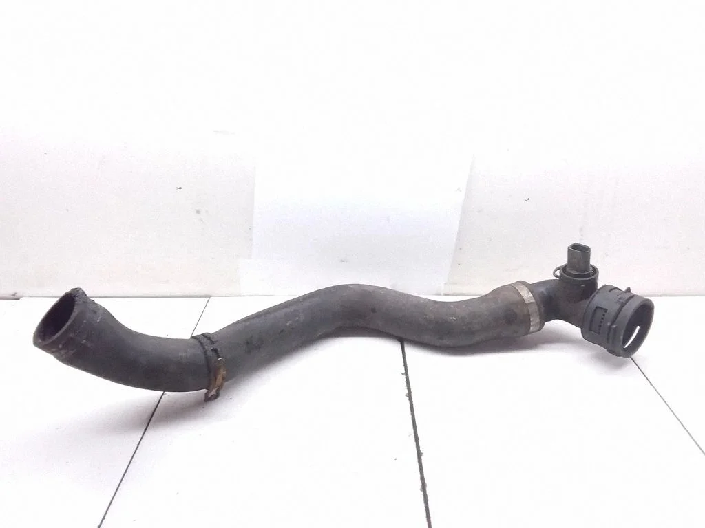Engine coolant pipe/hose – Volkswagen Touareg I (2002-2010)