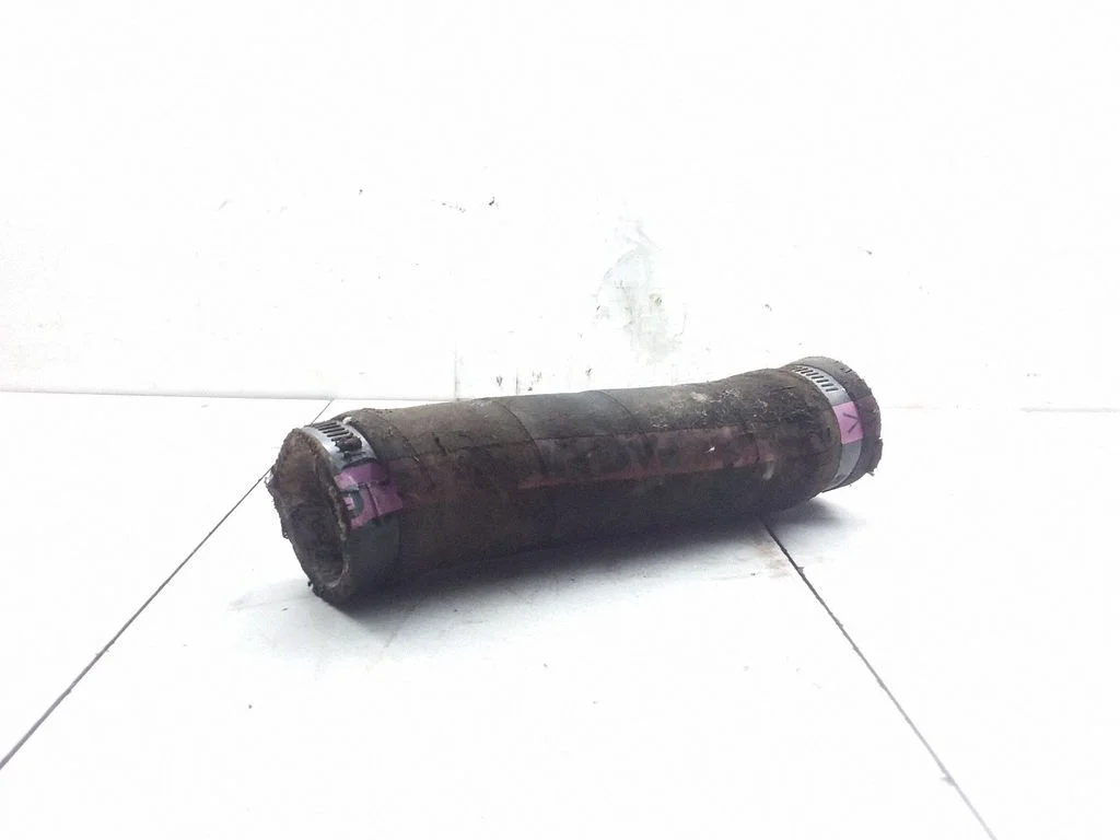 Engine coolant pipe/hose
