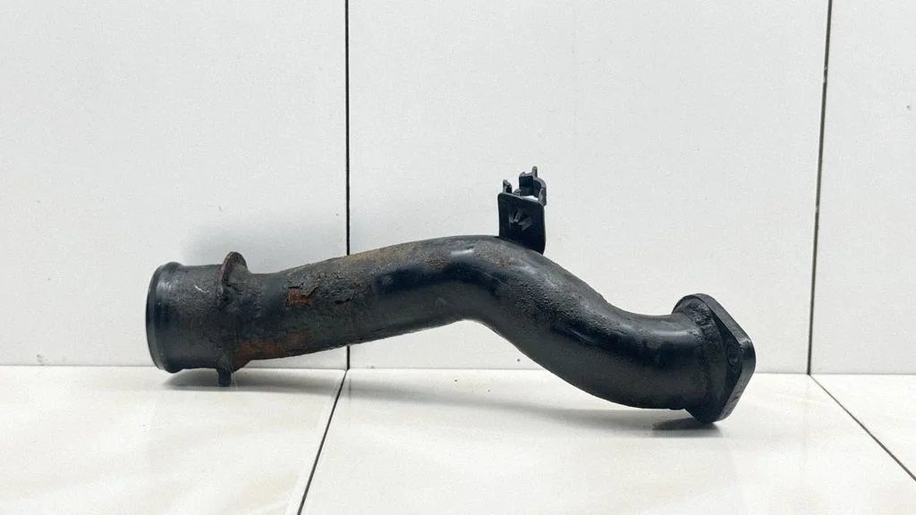 Engine coolant pipe/hose