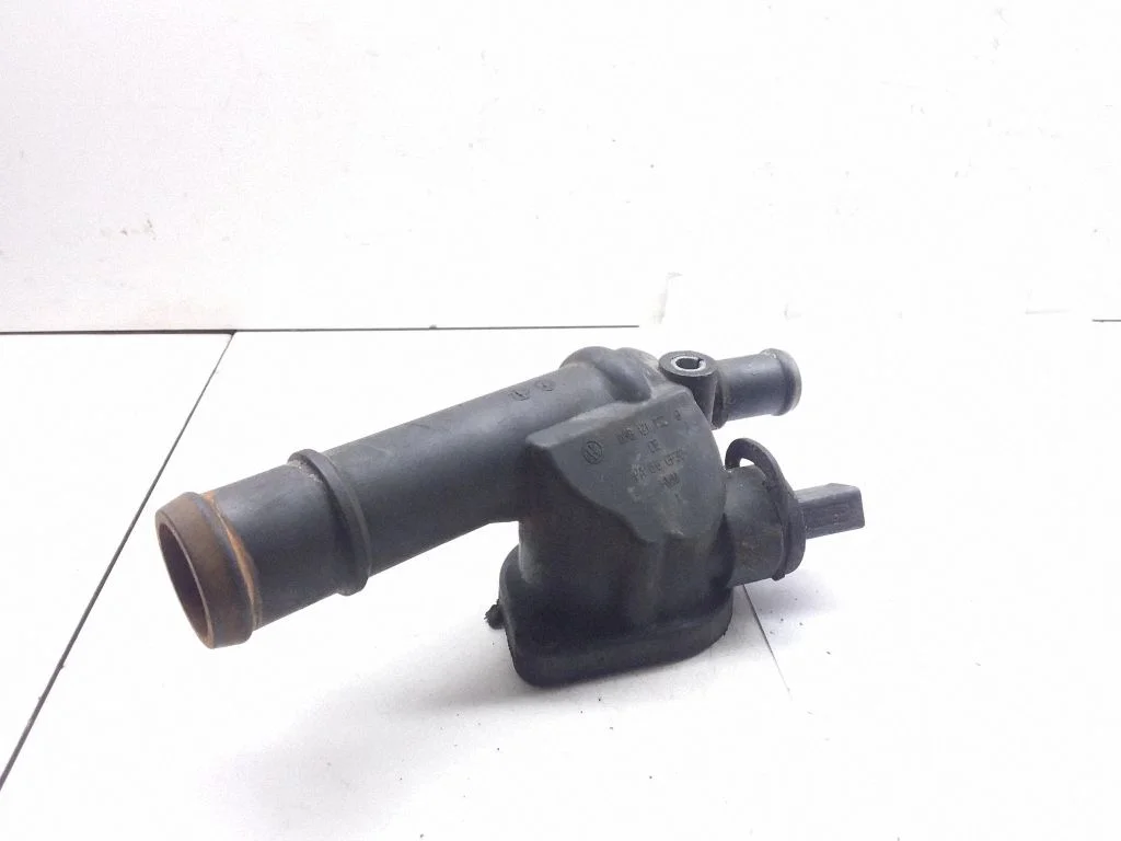 Engine coolant pipe/hose 03G121132B