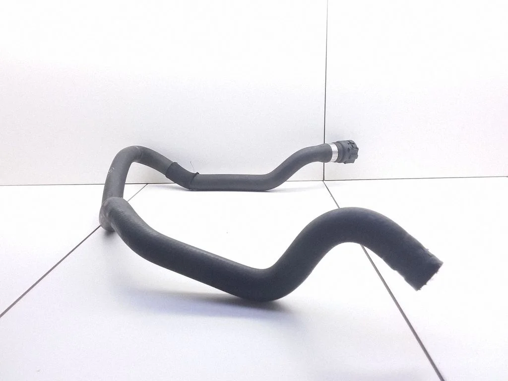 Engine coolant pipe/hose
