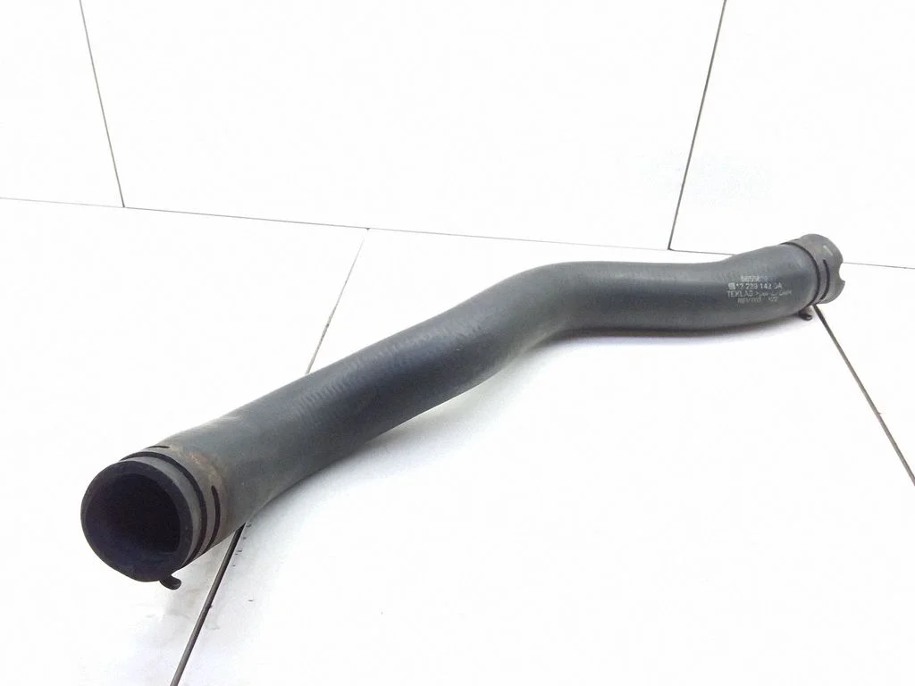 Engine coolant pipe/hose 13239142
