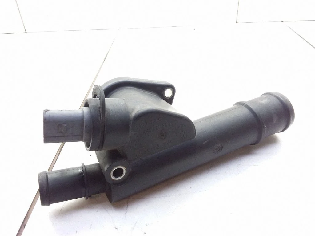 Engine coolant pipe/hose 038121132