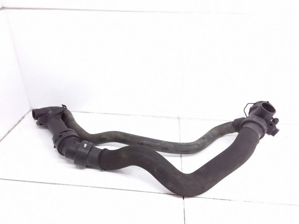 Engine coolant pipe/hose 06B121121