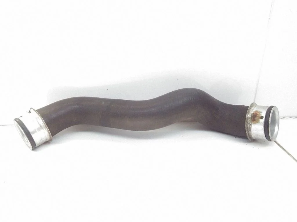 Engine coolant pipe/hose