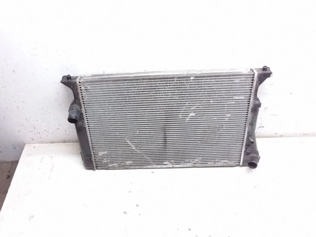 Jahutusvedeliku radiaator – Toyota Corolla Verso AR10 (2004-2009)
