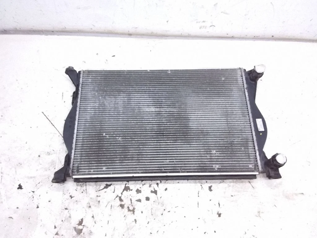 Jahutusvedeliku radiaator 4F0121251Q