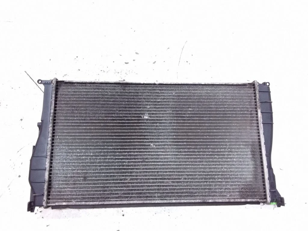 Jahutusvedeliku radiaator – BMW 3-seeria E90 E91 (2005-2012)