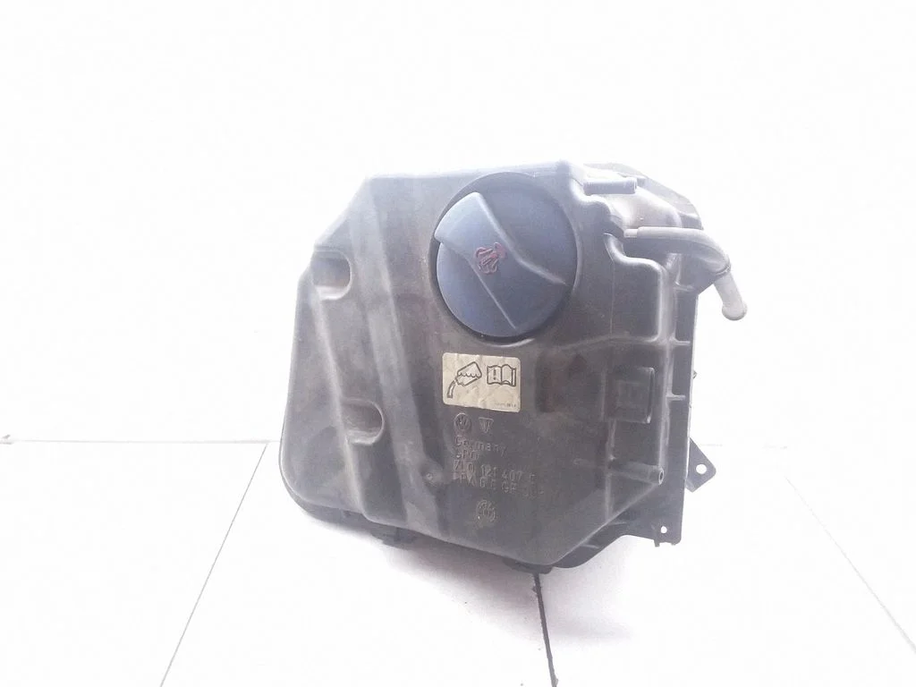Coolant expansion tank/reservoir – Volkswagen Touareg I (2002-2010)