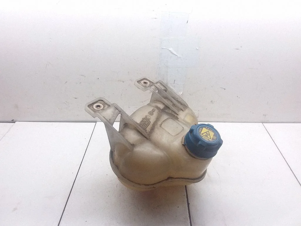 Coolant expansion tank/reservoir C705