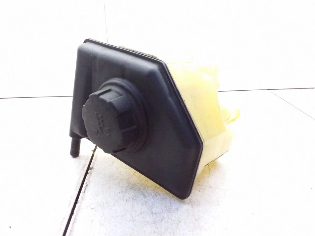 Coolant expansion tank/reservoir – Volvo S40, V40 (1995-2004)