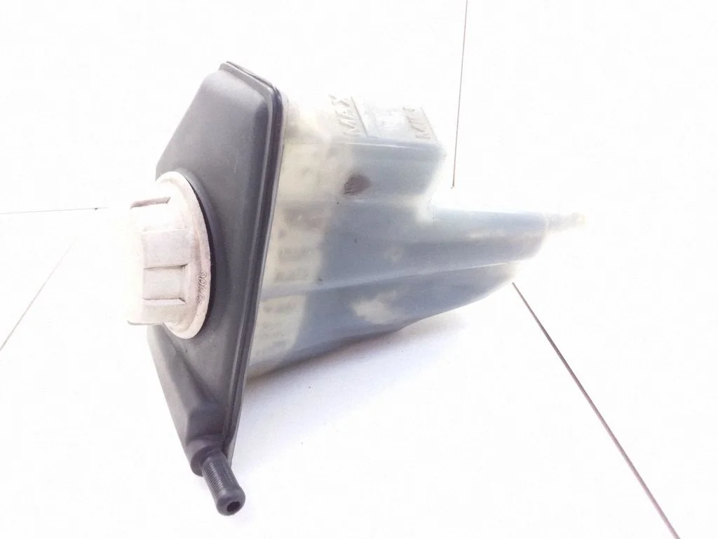 Zbiorniczek wyrównawczy płynu chłodniczego – Mitsubishi Carisma (1996-1999)
