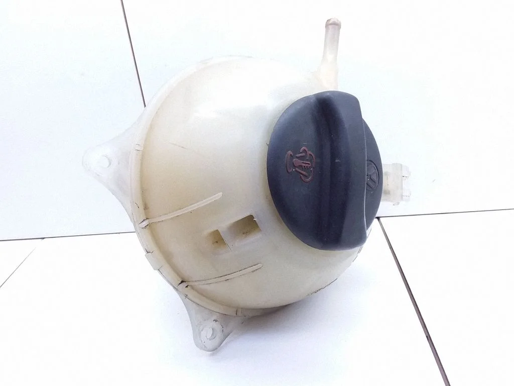 Coolant expansion tank/reservoir – Volkswagen Golf III (1992-1997)